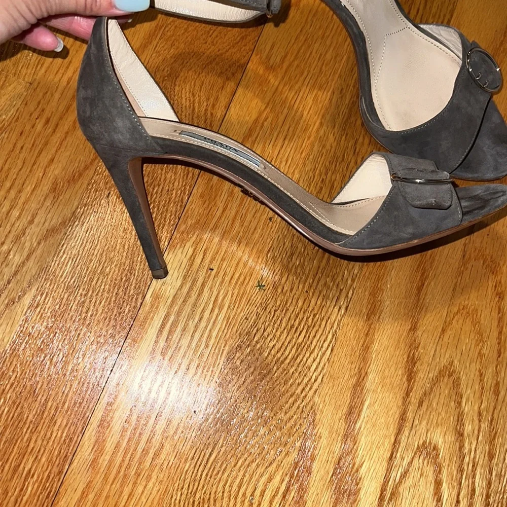 Authentic Prada heels - Picture 3 of 7
